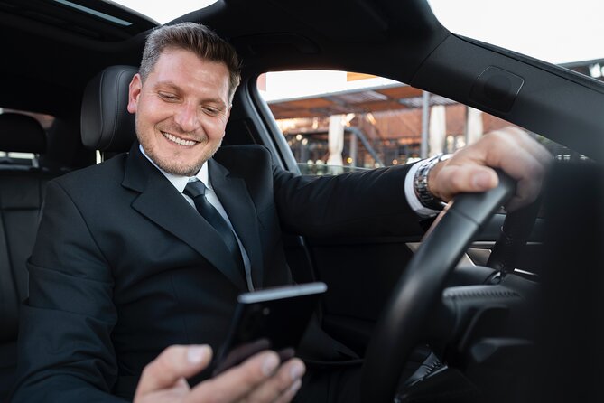 1 to 8 People Private Transfer from Dublin Airport to City Centre - The vehicle and luggage question for groups of six to eight