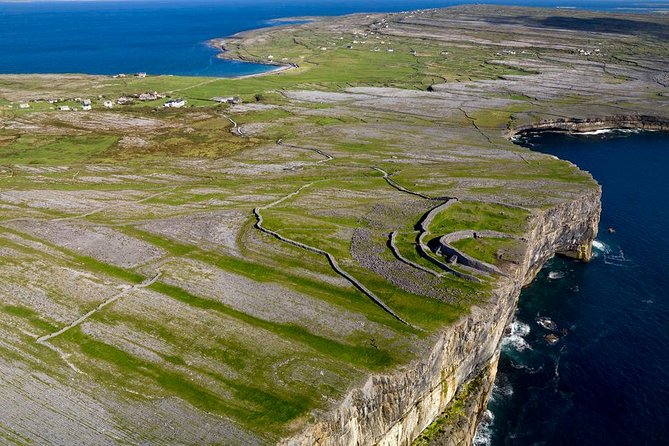 6-day All Ireland & Northern Ireland Rail Tour from Dublin - Kylemore Abbey and the Connemara day