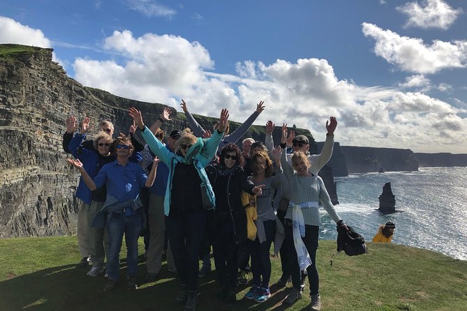 7-Day Great Atlantic Adventure Small-Group Tour of Ireland from Dublin - Day 1: Rock of Cashel, Blarney Castle, and Kinsale
