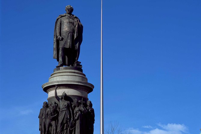 90 Minute Dublin Walking tour and Sightseeing tips - Trinity College and the crossing to Dublin’s south side