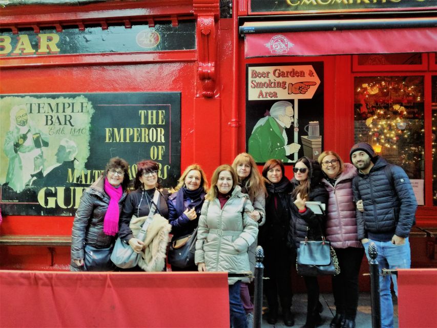 All Dublin 3 hours italian walking tour - Temple Bar beyond the pub signs