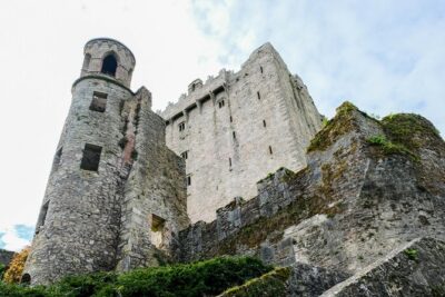 Blarney, Rock of Cashel & Cahir Castles Day Tour From Dublin