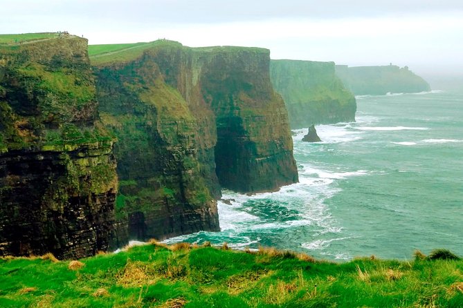 Cliffs Of Moher Tour In Spanish - The early start at O’Connell Street Upper