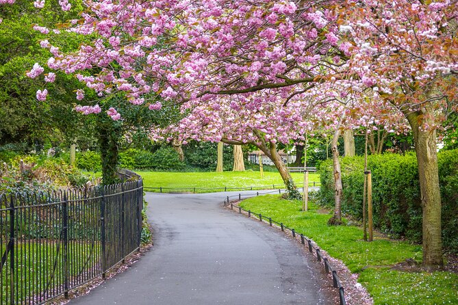 Cupid’s Trail: Romantic Puzzle Quest in Dublin - Starting at Fusilier’s Arch in St Stephen’s Green