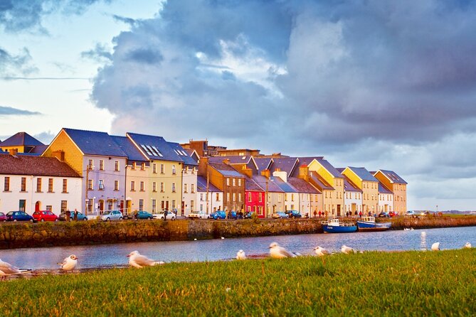 Day trip to Cliffs of Moher & Bunratty Castle and Ennis - Crossing the Burren toward the Atlantic