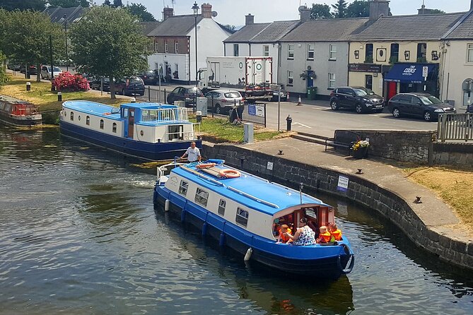 Digby Lock Cruise - Explore Ireland's Historic Grand Canal. - A bar, your own snacks, and a relaxed pace