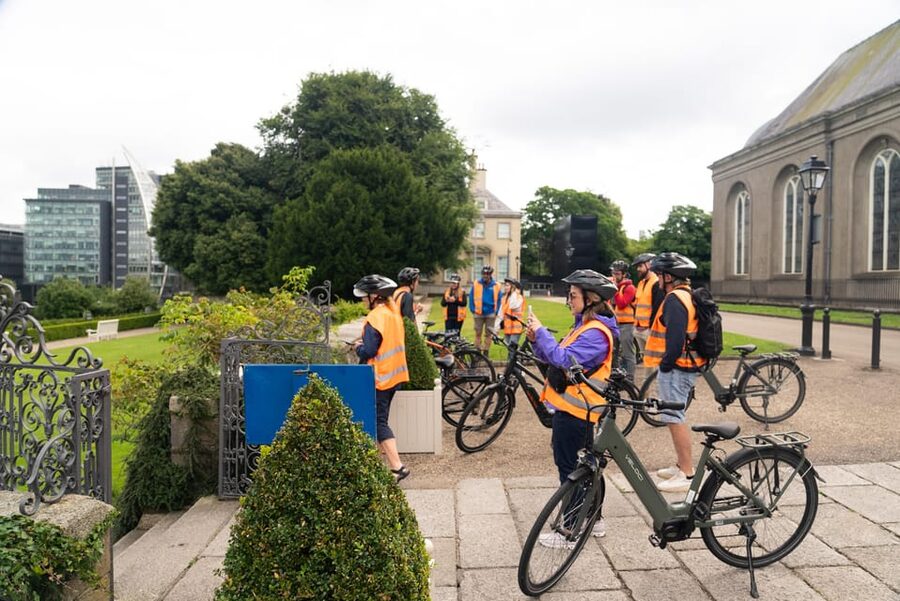Dublin: Bike & E-Bike Tour with a Local Guide - How difficult is cycling in Dublin?