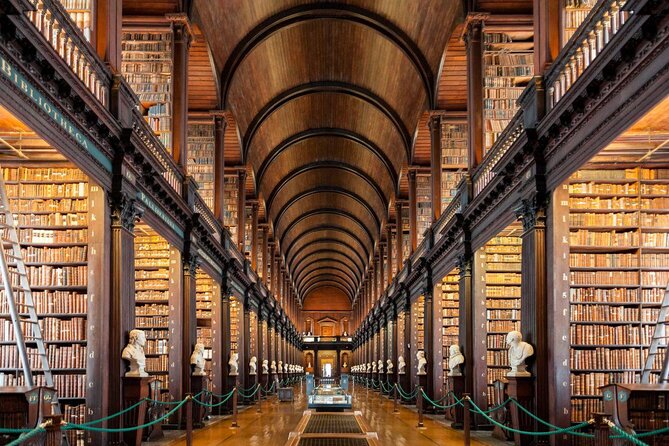 Dublin Book of Kells, Castle and Molly Malone Statue Guided Tour - Key points to know before booking