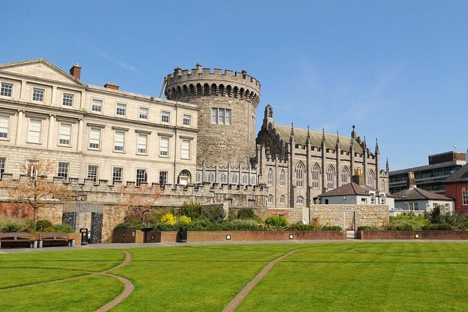 Dublin Book of Kells, Castle and Molly Malone Statue Guided Tour - Guides make the difference