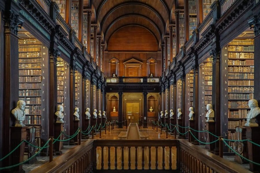 Dublin: Book of Kells, Dublin Castle and Christ Church Tour - City Hall and the story of Dublin’s center