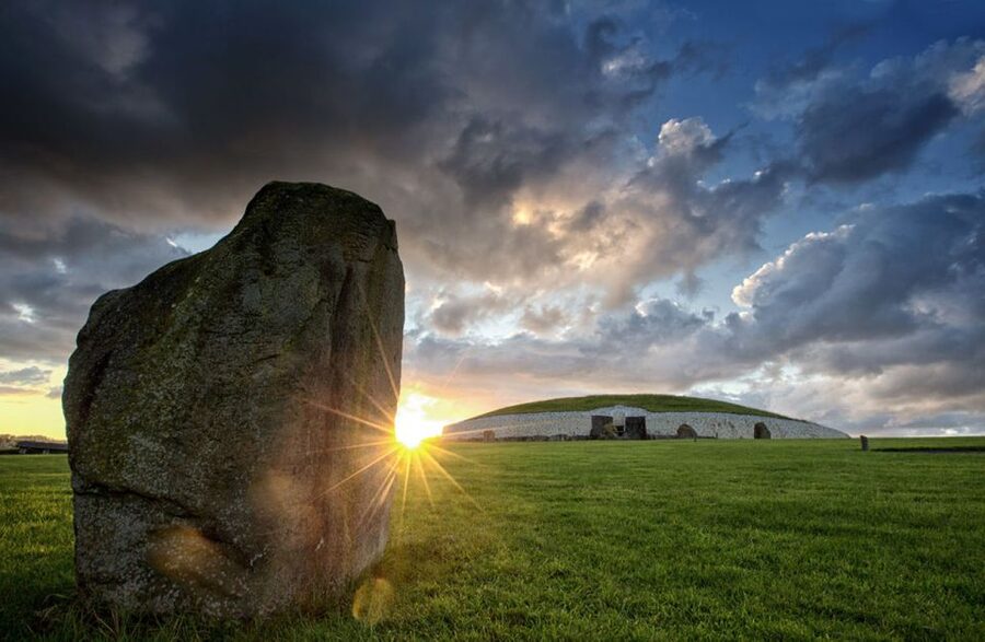 Dublin: Boyne Valley with Newgrange and Bru Na Boinne Entry - Knowth and the seasonal difference