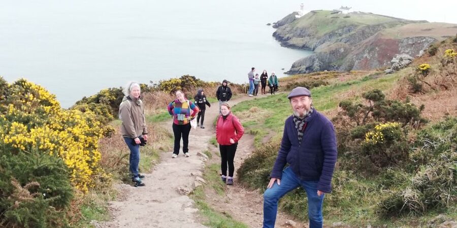 Dublin: Dublin Coastal Hike and Pints & Puppies - Watching for seals beside the coastal shore