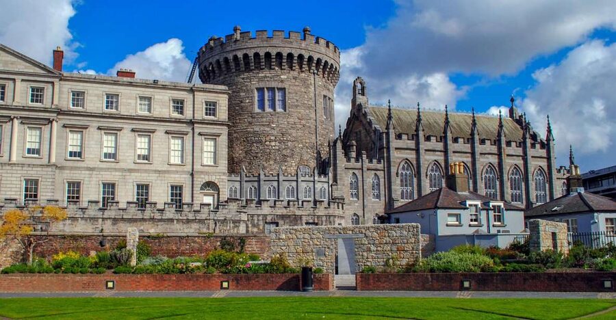 Dublin: Fast-Track Book of Kells Ticket & Dublin Castle Tour - The walking conditions and who should book