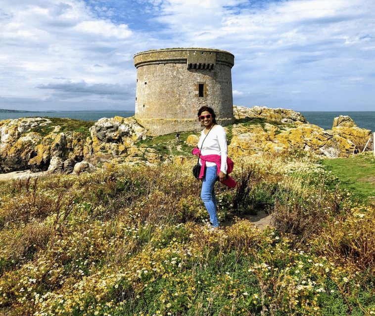 Dublin: Ferry from Howth to Ireland's Eye island - Landing on the island’s steep rock steps