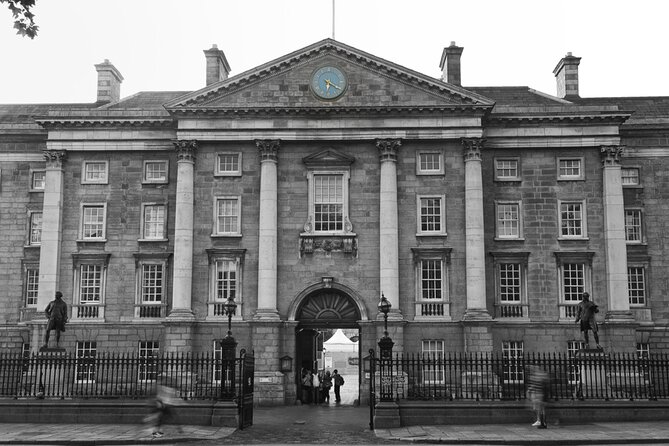 Dublin Ghost Hunt Exploration Game and Tour - A ghost story with Dublin under your feet