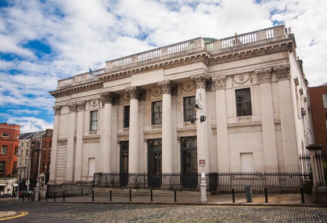 Dublin Ghost Hunt Exploration Game and Tour - Meeting Theobald Wolfe Tone