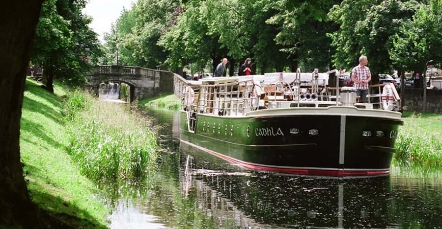Dublin: Grand Canal Cruise with Dinner - Dinner in the Dining Saloon