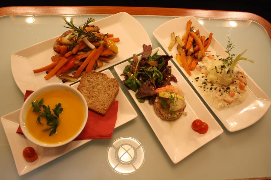 Dublin: Grand Canal Cruise with Dinner - Two Hours That Can Feel Very Short