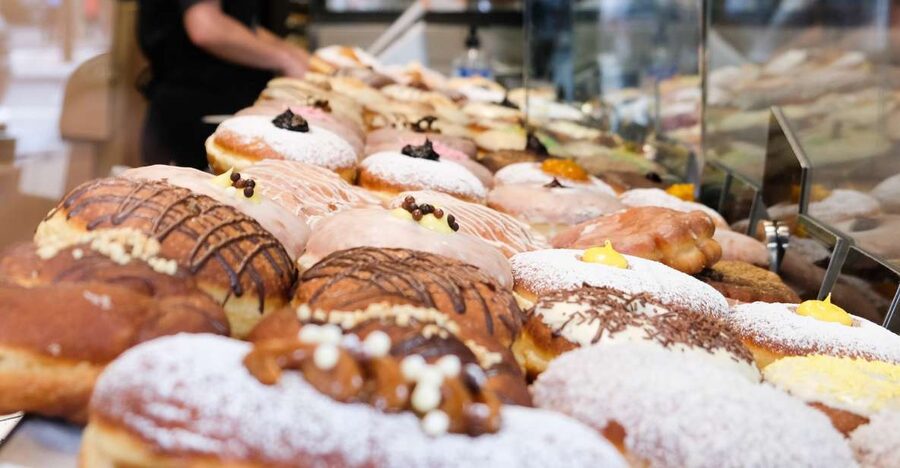 Dublin: Guided Delicious Donut Tour with Tastings - Grafton Street and Molly Malone between bites