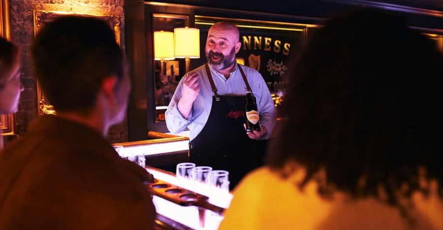 Dublin: Guinness Storehouse Connoisseur Experience - Pouring your own pint on the fourth floor