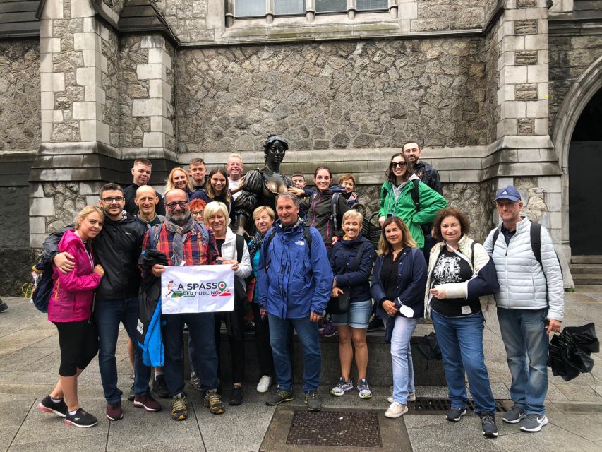 Dublin Highlights: 2.45-Hour Walking Tour in Italian - Dublin Castle and the years of British rule