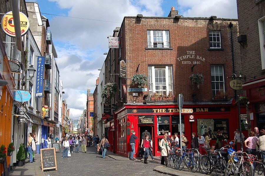 Dublin: Highlights and Hidden Corners Walking Tour - Henry Street, Moore Street, and the everyday city