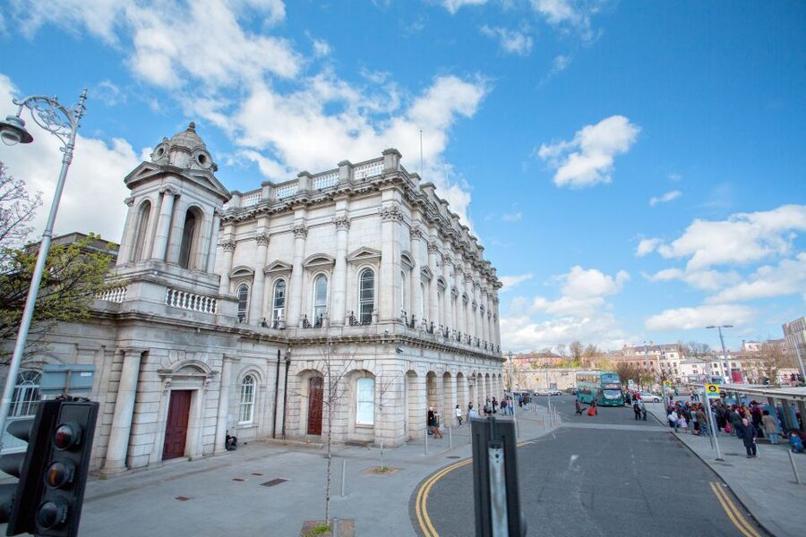 Dublin: Hop-on Hop-off Bus Tour - Temple Bar, Dublin Castle, and the cathedral quarter