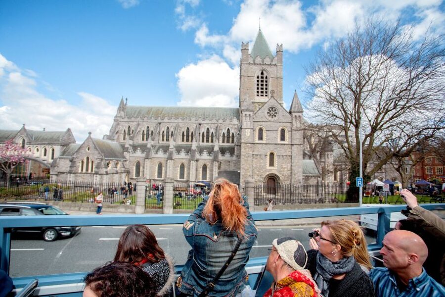Dublin: Hop-on Hop-off Bus Tour - Guinness, distilleries, and Kilmainham