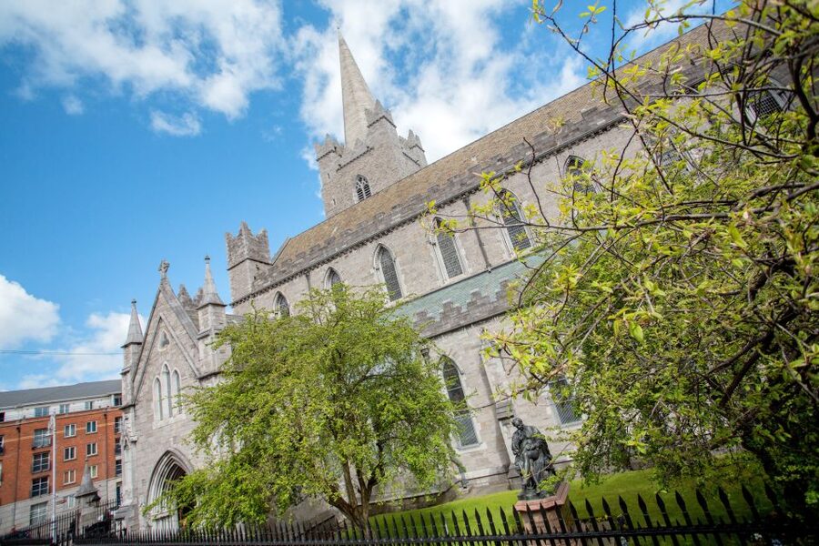 Dublin: Hop-on Hop-off Bus Tour - The guides are part of the attraction