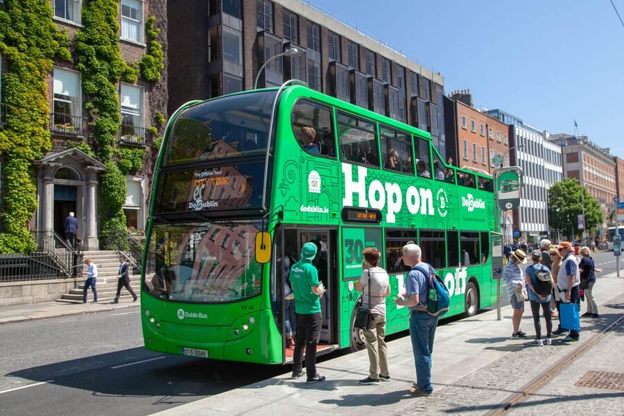 Dublin: Hop-on Hop-off Tour with Live German Commentary - Kilmainham, Heuston, and the western side of the route
