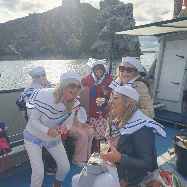 Dublin: Howth Cliffs and Lighthouse Boat Tour - What you see during the 45-minute cruise