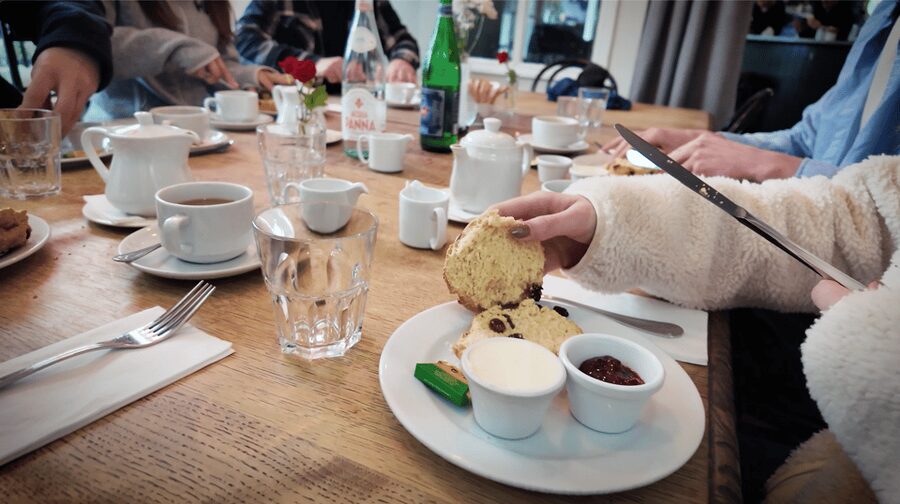 Dublin: Howth Safari Hiking Tour - Starting with scones at The House Restaurant