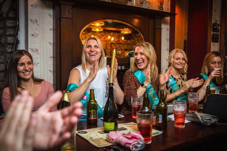 Dublin: Irish Music and Dance Show with Dance Lesson - Live songs, clapping, and Irish craic