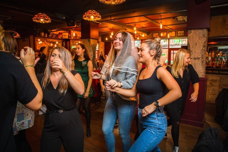 Dublin: Irish Music and Dance Show with Dance Lesson - A few practical ways to enjoy it more