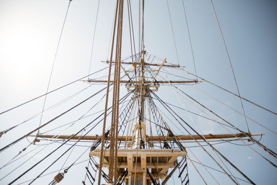 Dublin: Jeanie Johnston Tall Ship Irish Famine History Tour - Below deck: where 250 passengers waited