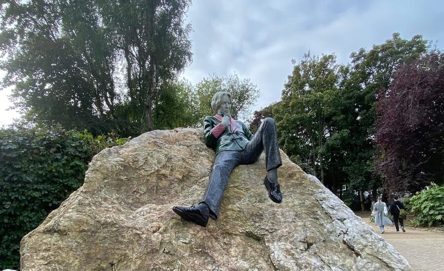 Dublin: Literary Walking Tour - Wilde, Yeats & Joyce - Meeting Wolfe Tone before entering Stephen’s Green