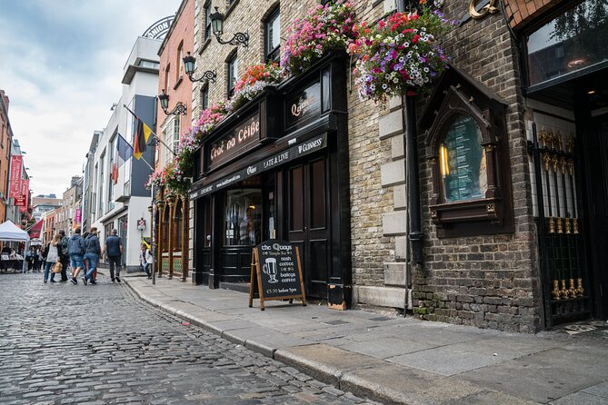 Dublin Old Town: Famous Pubs Exploration Game and Tour - The Palace Bar, Cassidy’s, and Mary’s Bar & Hardware