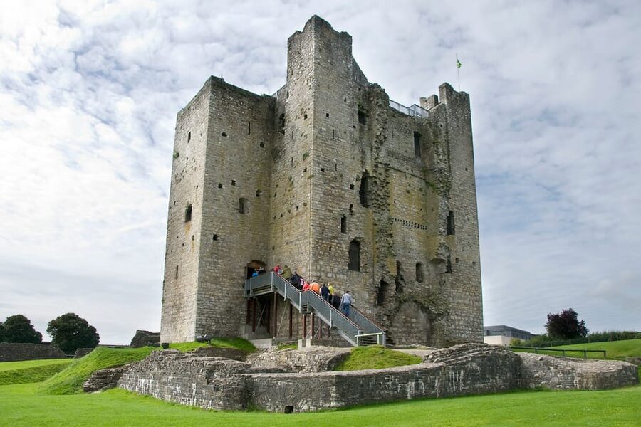 Dublin: Private Boyne Valley and Trim Castle Day Tour - A private minivan changes the pace