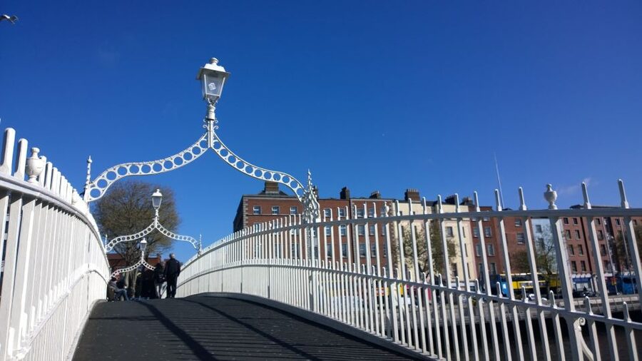 Dublin: Private City Tour in German - Literature, architecture, and Dublin’s darker stories