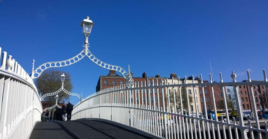 Dublin: Private City Tour in German - Trinity College and the heart of central Dublin
