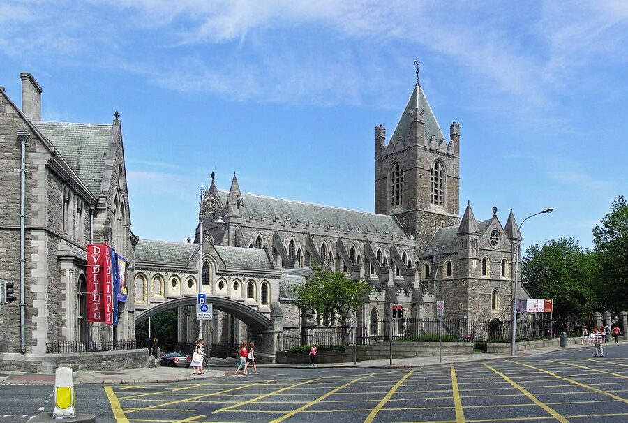 Dublin: Private Tour of City Monuments in Spanish - Ha’penny Bridge, O’Connell Bridge, and the River Liffey