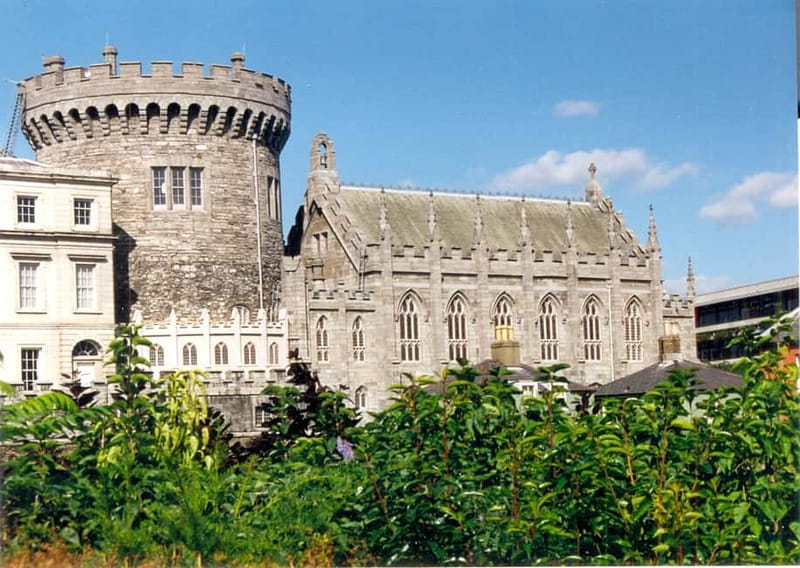 Dublin: Sightseeing Walking Tour in German - Christ Church, Fishamble Street, and Smock Alley