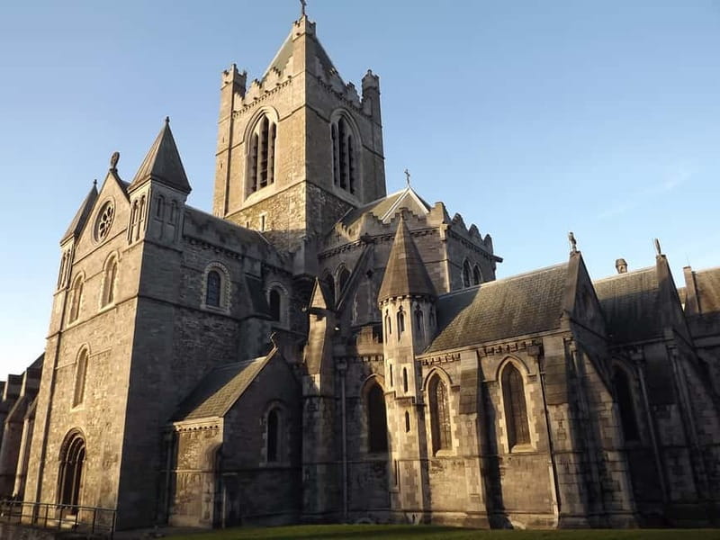 Dublin: Sightseeing Walking Tour in German - Dublin Castle and the medieval quarter