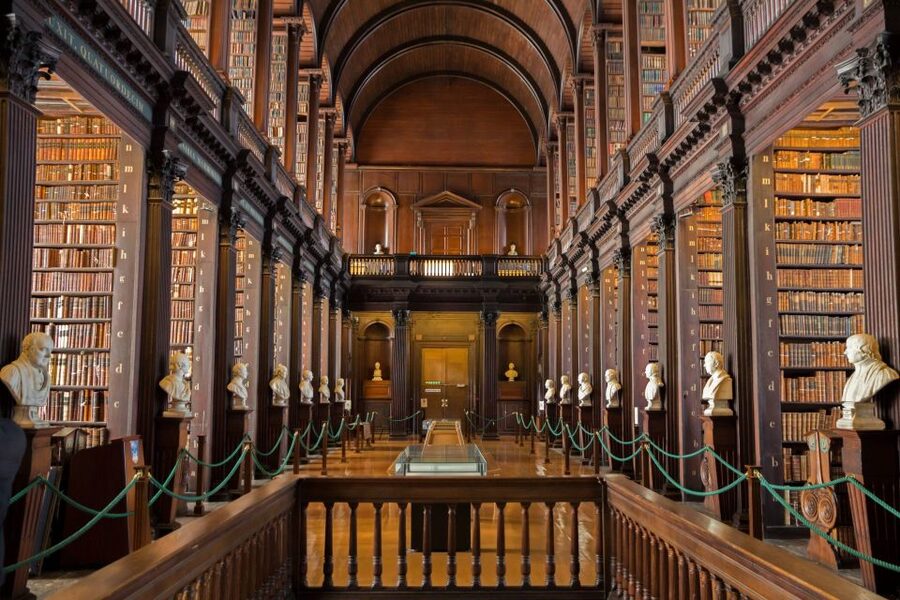 Dublin: Skip-the-line Book of Kells & Old Town Private Tour - Christ Church Cathedral and the medieval center