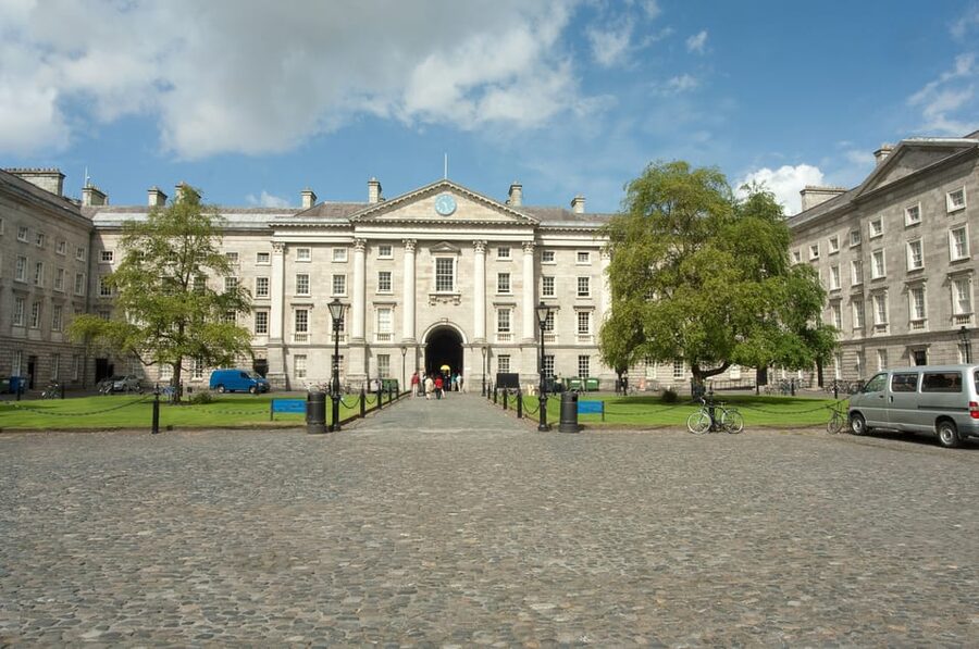 Dublin: St Patrick's, Book of Kells, and Dublin Castle Tour - What the guides add to the walk