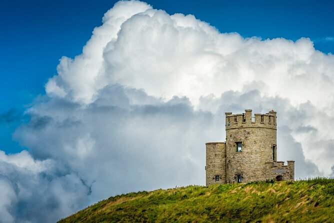 Dublin to Cliffs of Moher, Ennis Town & Bunratty Castle Day Tour - Bunratty Castle and the 26-acre Folk Park