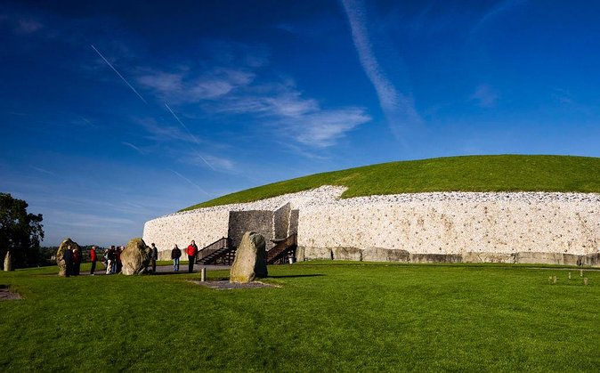 Dublin to Newgrange, Monasterboice Small Group Guided Tours - The 9 a.m. start at the Molly Malone statue