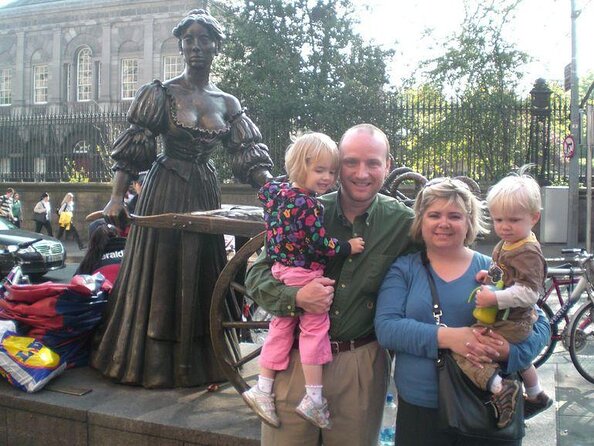 Dublin Traditional Irish 3 Course Meal Walking Tour with Local - A three-course meal spread across central Dublin