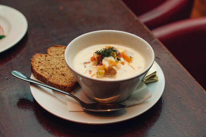 Dublin Traditional Irish 3 Course Meal Walking Tour with Local - Dietary needs, stairs, and Irish weather