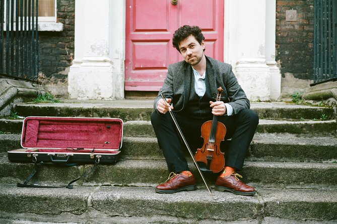 Dublin Traditional Irish Music Walking Tour with Live Performance - Dublin Castle and the Ship Street gate